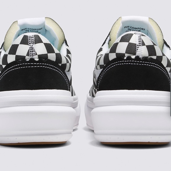 Vans Men’s Old Skool Over
Checkerboard Black/Checker
VN0A7Q5E95Y
Sneakers - Picture 8 of 16